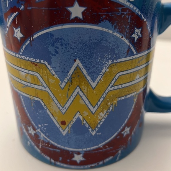 DC Comics Wonder Women Oversized Coffee Mug 20 oz - Picture 2 of 5